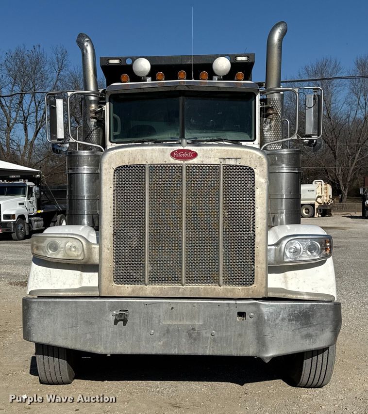 image for item ES5553 2013 Peterbilt 388 dump truck