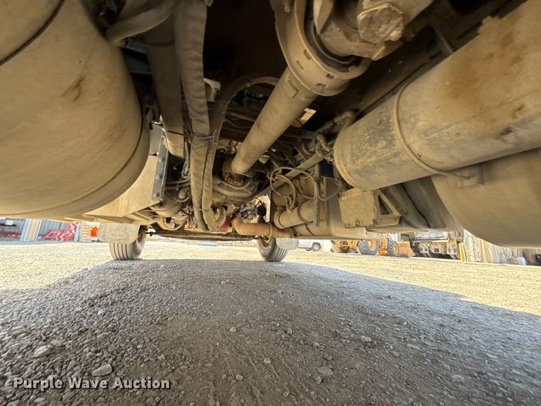 image for item ES5553 2013 Peterbilt 388 dump truck