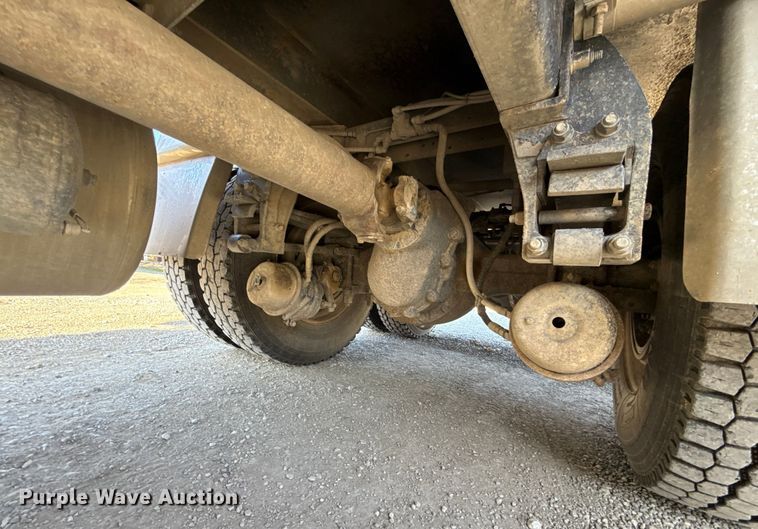 image for item ES5553 2013 Peterbilt 388 dump truck