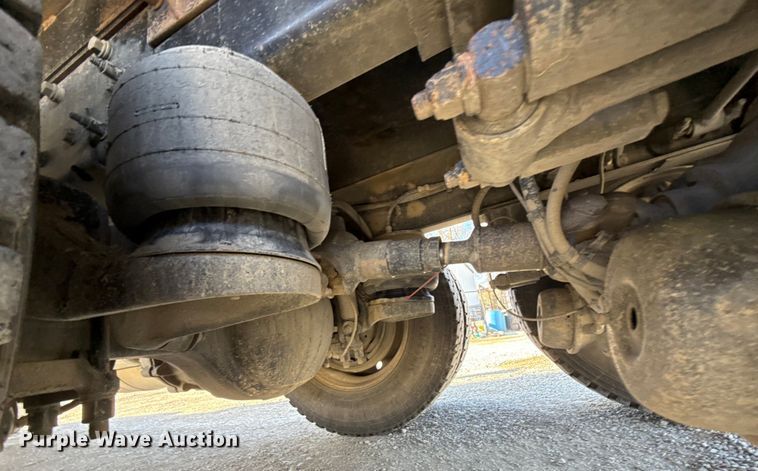 image for item ES5553 2013 Peterbilt 388 dump truck