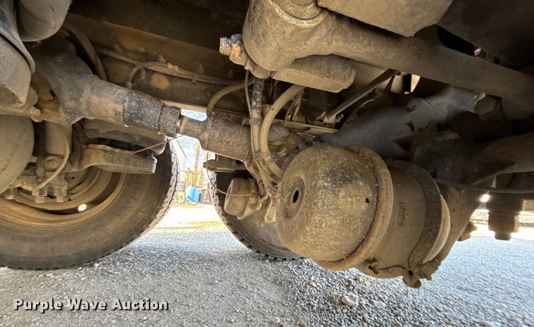 image for item ES5553 2013 Peterbilt 388 dump truck