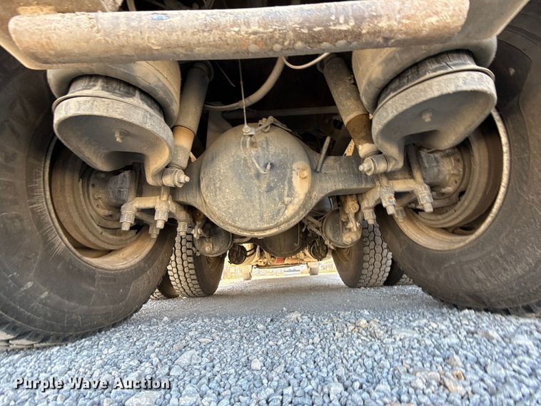 image for item ES5553 2013 Peterbilt 388 dump truck