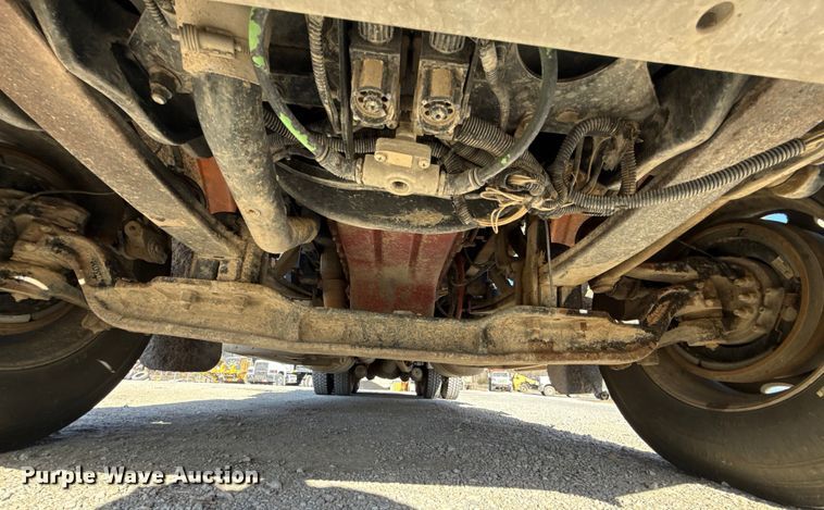 image for item ES5553 2013 Peterbilt 388 dump truck