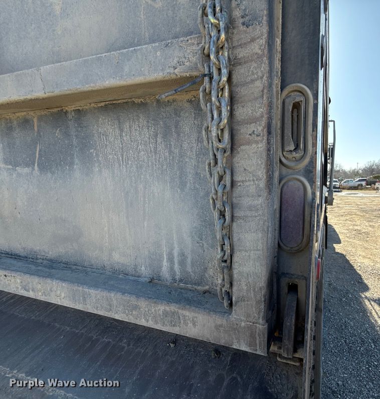 image for item ES5553 2013 Peterbilt 388 dump truck