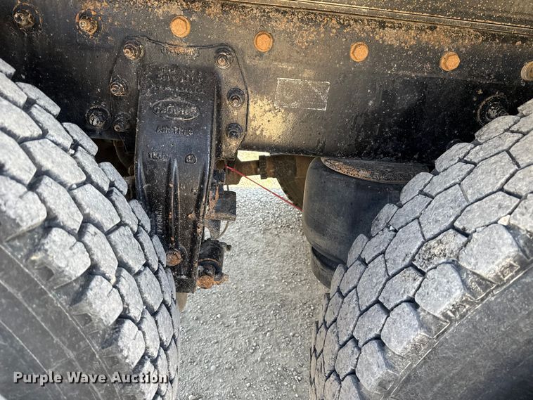 image for item ES5553 2013 Peterbilt 388 dump truck