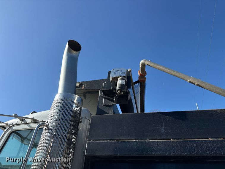 image for item ES5553 2013 Peterbilt 388 dump truck