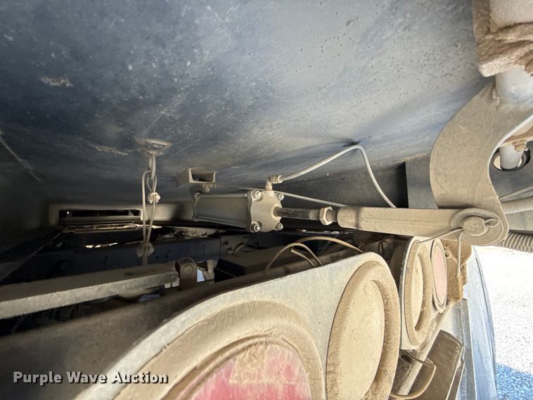 image for item ES5553 2013 Peterbilt 388 dump truck