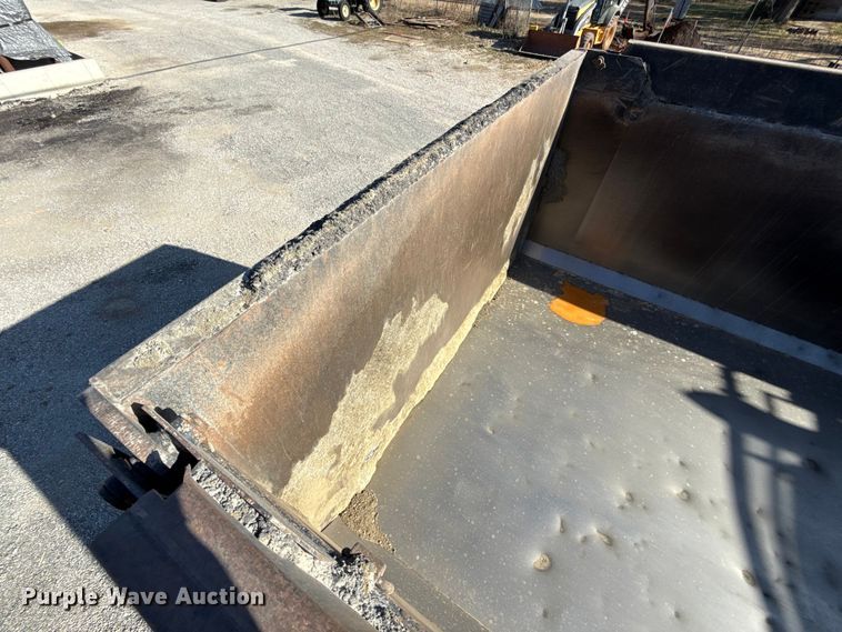 image for item ES5553 2013 Peterbilt 388 dump truck