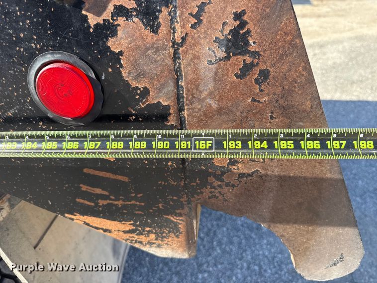 image for item ES5553 2013 Peterbilt 388 dump truck