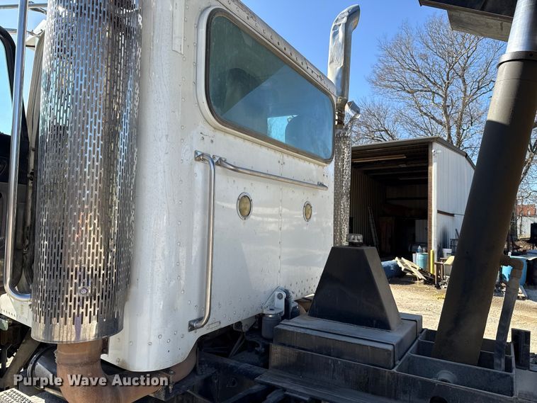 image for item ES5553 2013 Peterbilt 388 dump truck