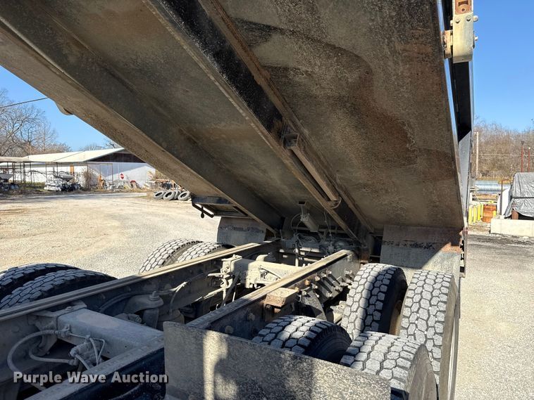 image for item ES5553 2013 Peterbilt 388 dump truck