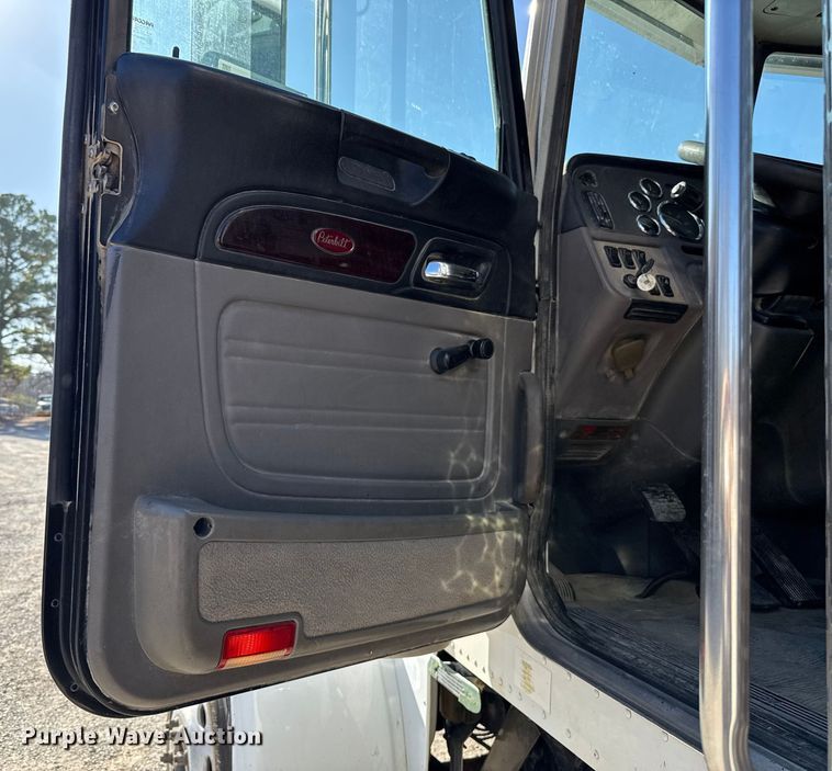 image for item ES5553 2013 Peterbilt 388 dump truck