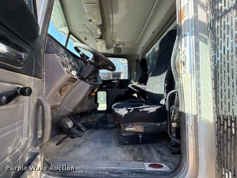 image for item ES5553 2013 Peterbilt 388 dump truck