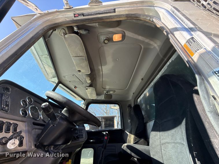 image for item ES5553 2013 Peterbilt 388 dump truck