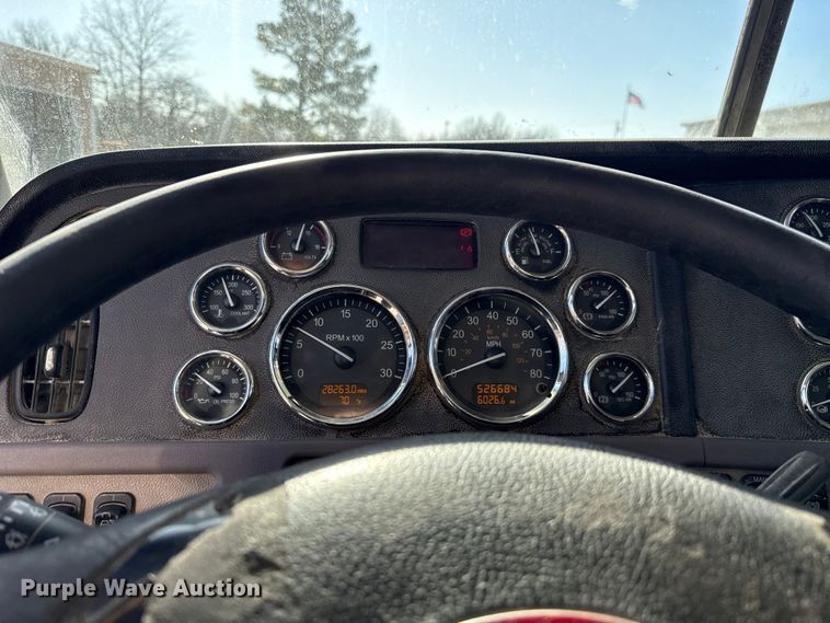 image for item ES5553 2013 Peterbilt 388 dump truck