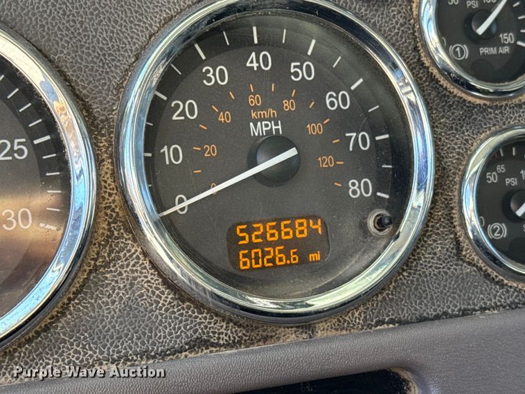 image for item ES5553 2013 Peterbilt 388 dump truck