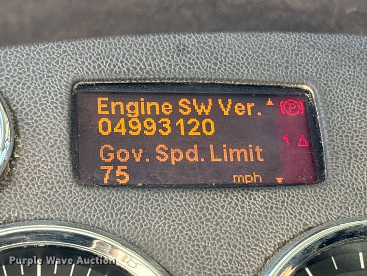 image for item ES5553 2013 Peterbilt 388 dump truck