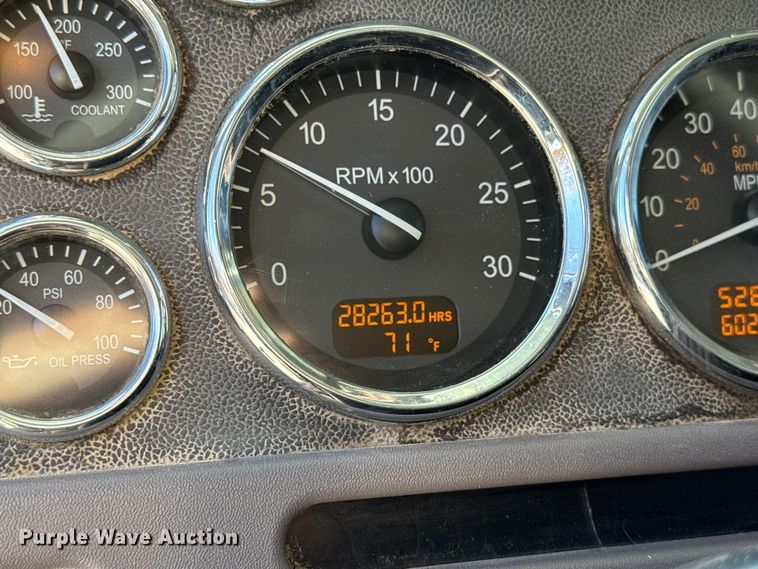 image for item ES5553 2013 Peterbilt 388 dump truck