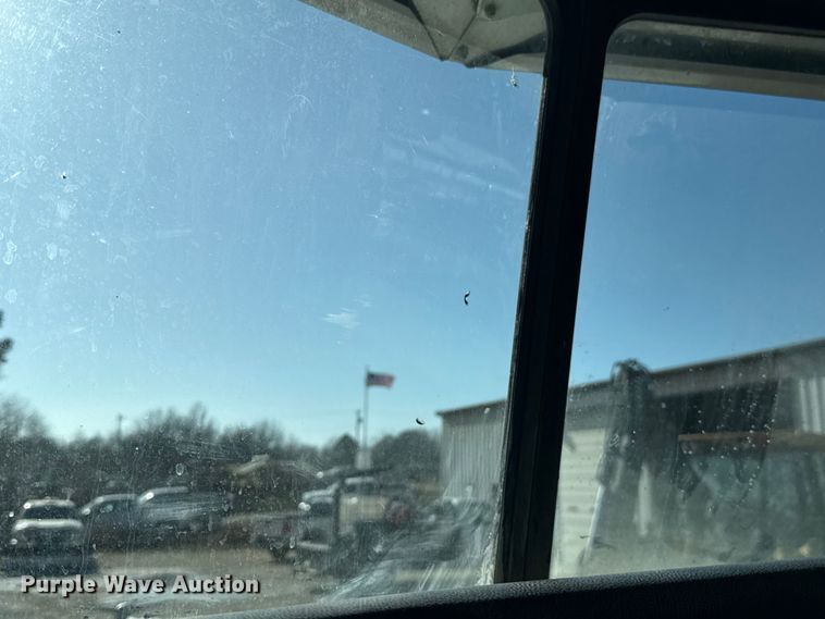 image for item ES5553 2013 Peterbilt 388 dump truck