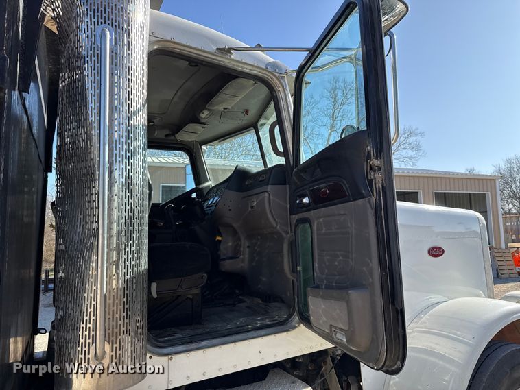 image for item ES5553 2013 Peterbilt 388 dump truck