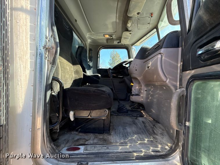 image for item ES5553 2013 Peterbilt 388 dump truck