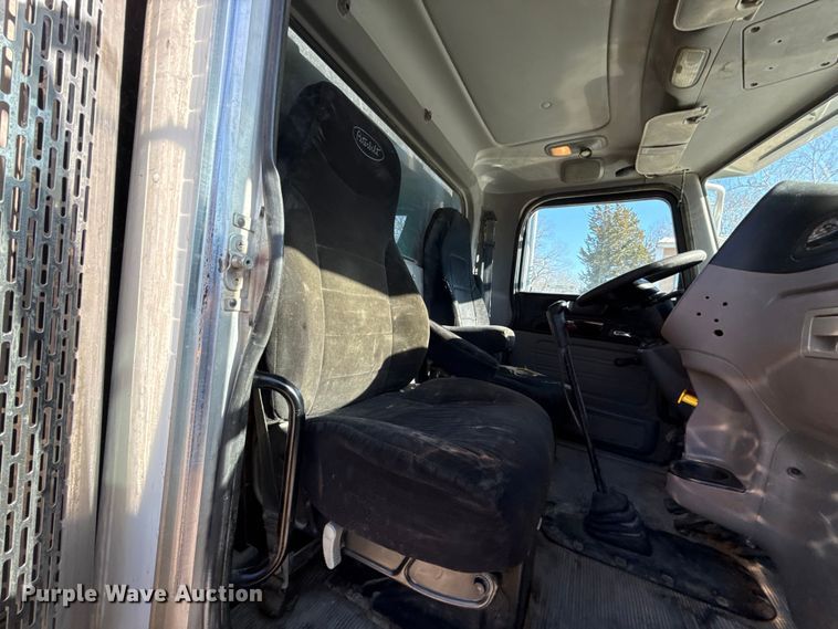 image for item ES5553 2013 Peterbilt 388 dump truck