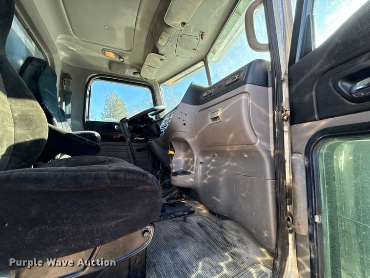 image for item ES5553 2013 Peterbilt 388 dump truck