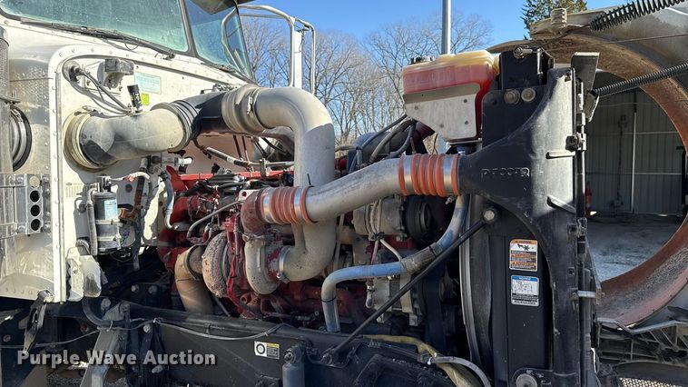 image for item ES5553 2013 Peterbilt 388 dump truck