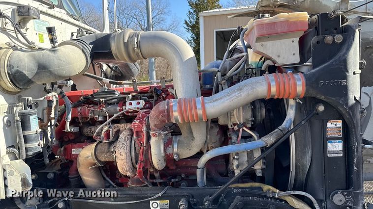 image for item ES5553 2013 Peterbilt 388 dump truck