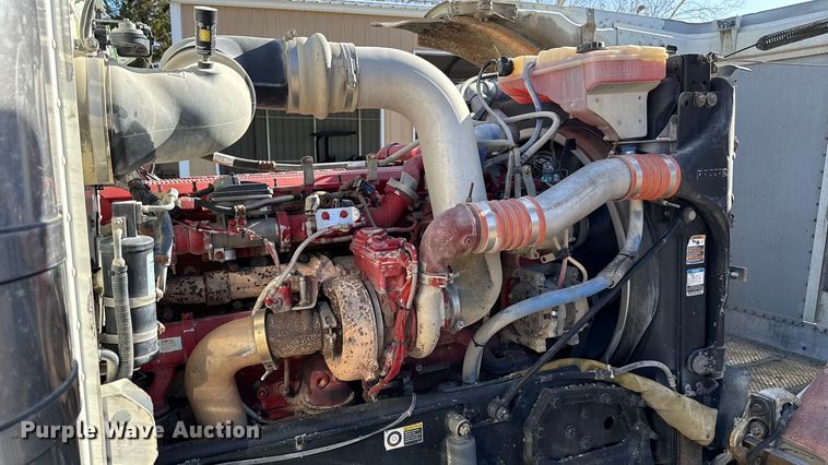 image for item ES5553 2013 Peterbilt 388 dump truck