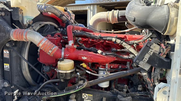 image for item ES5553 2013 Peterbilt 388 dump truck