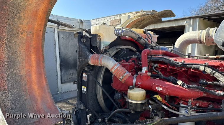 image for item ES5553 2013 Peterbilt 388 dump truck