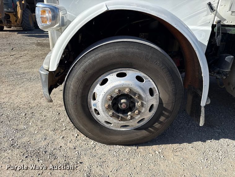 image for item ES5553 2013 Peterbilt 388 dump truck