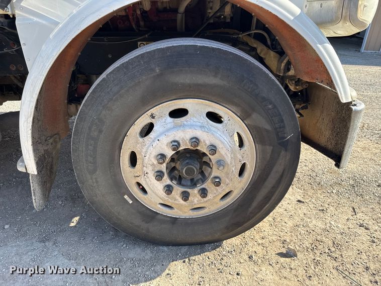 image for item ES5553 2013 Peterbilt 388 dump truck