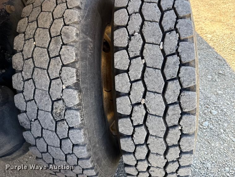 image for item ES5553 2013 Peterbilt 388 dump truck