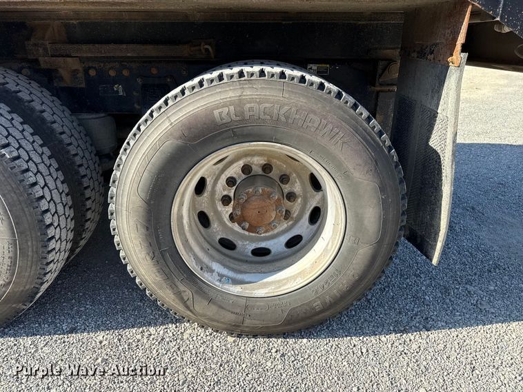 image for item ES5553 2013 Peterbilt 388 dump truck