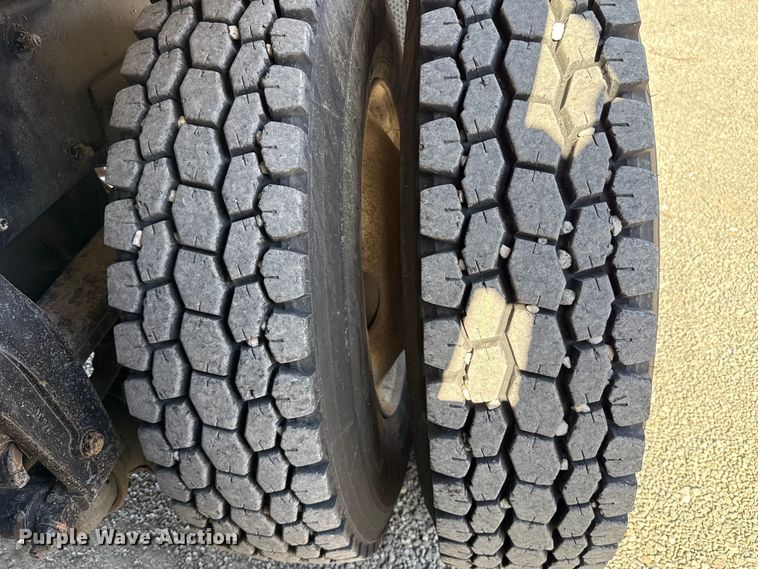 image for item ES5553 2013 Peterbilt 388 dump truck