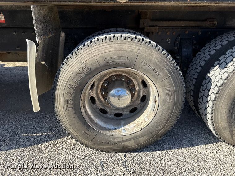 image for item ES5553 2013 Peterbilt 388 dump truck