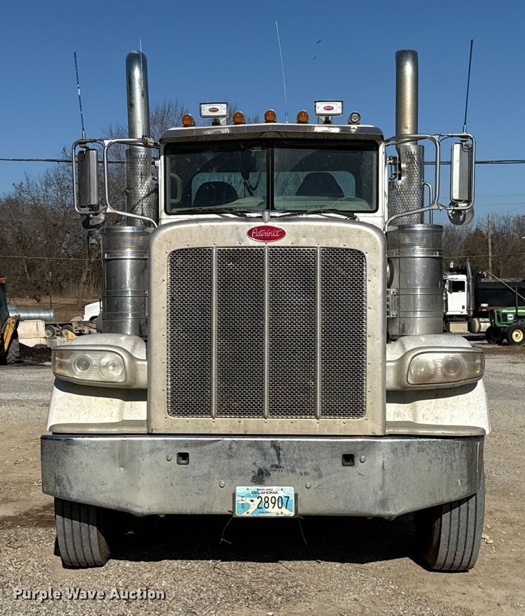 image for item ES5554 2012 Peterbilt 388 semi truck