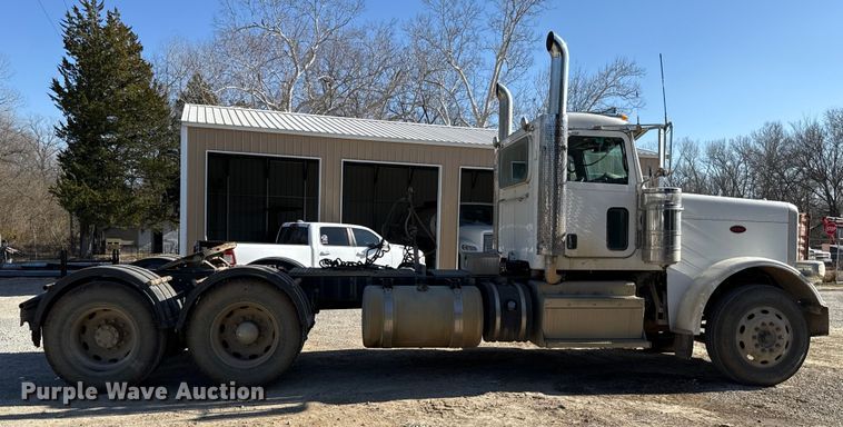 image for item ES5554 2012 Peterbilt 388 semi truck