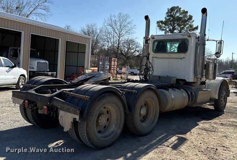 image for item ES5554 2012 Peterbilt 388 semi truck