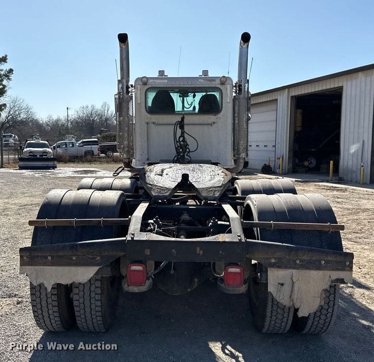 image for item ES5554 2012 Peterbilt 388 semi truck