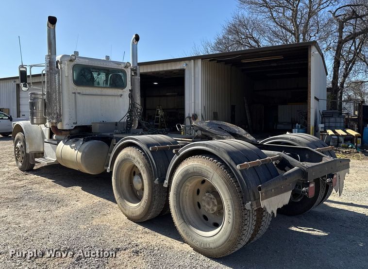image for item ES5554 2012 Peterbilt 388 semi truck