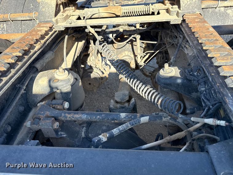 image for item ES5554 2012 Peterbilt 388 semi truck