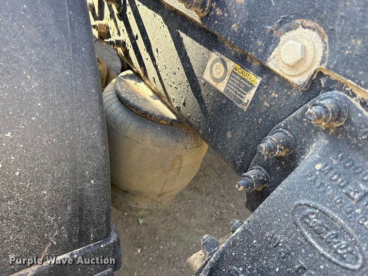 image for item ES5554 2012 Peterbilt 388 semi truck