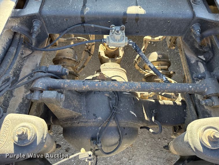 image for item ES5554 2012 Peterbilt 388 semi truck