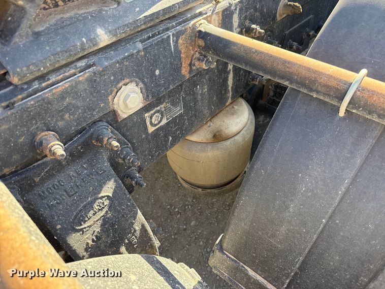 image for item ES5554 2012 Peterbilt 388 semi truck