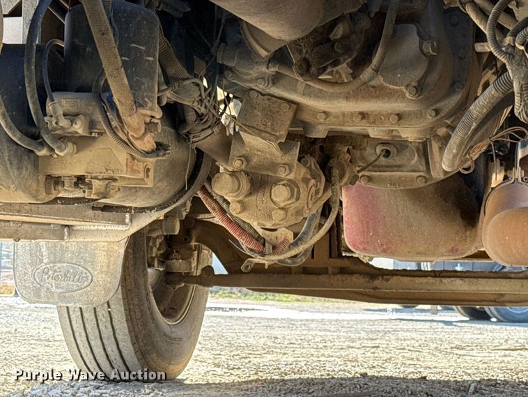 image for item ES5554 2012 Peterbilt 388 semi truck