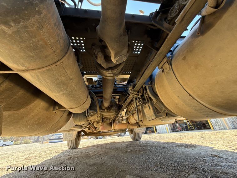 image for item ES5554 2012 Peterbilt 388 semi truck