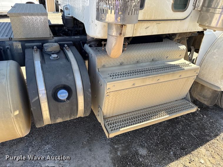 image for item ES5554 2012 Peterbilt 388 semi truck